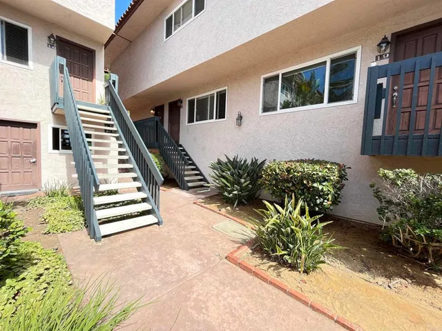 a view of entryway with flower garden