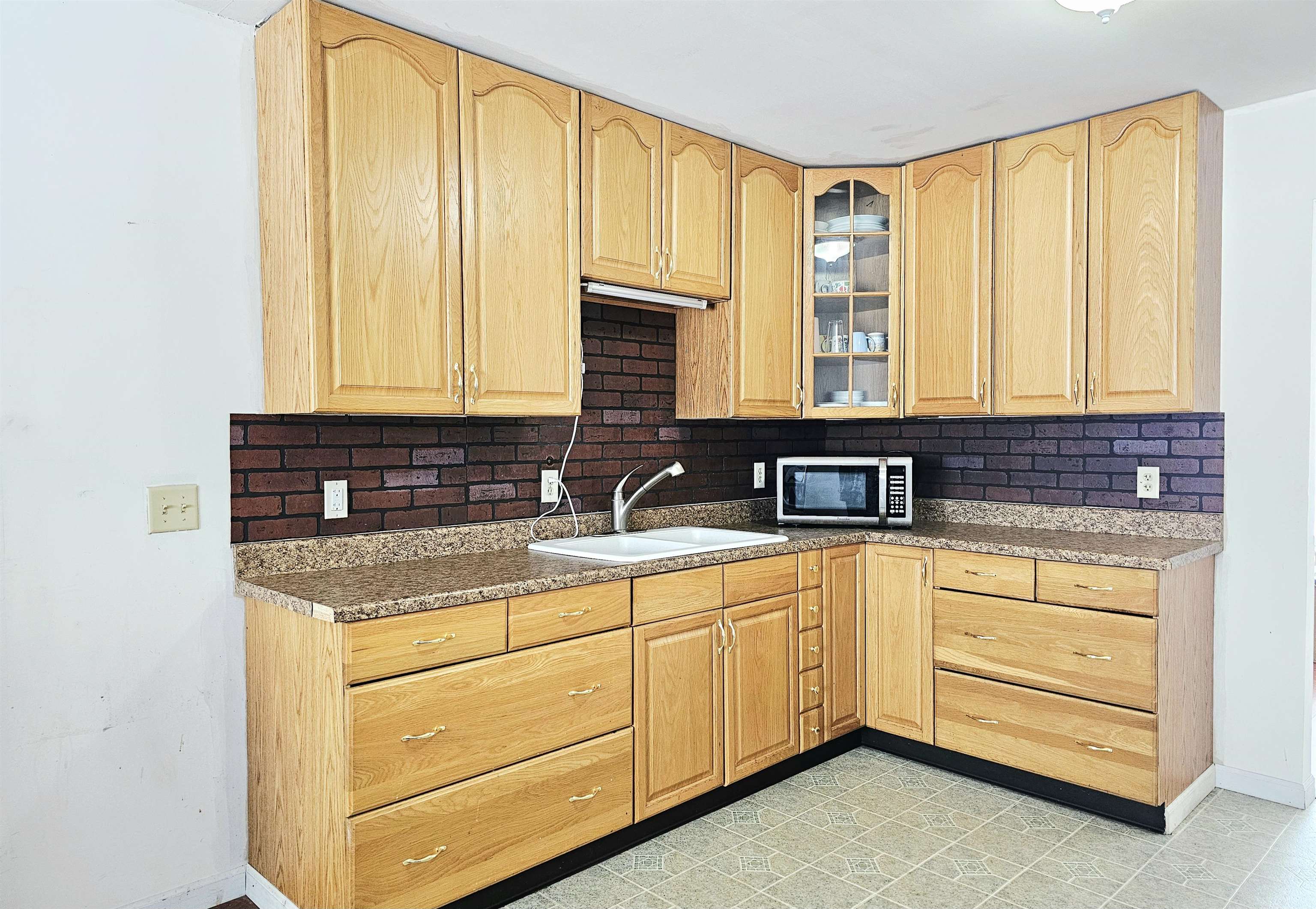 90 Flanders Road Charlotte, MI 48813 - Photo 8 of 29 1949979-4D1C70EF-FA76-484A-8171-36459EF43985.JPG