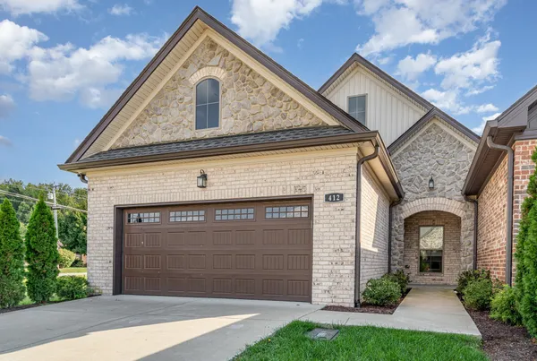 $415,000 | 412 West Foxrun, Springfield, TN 37172