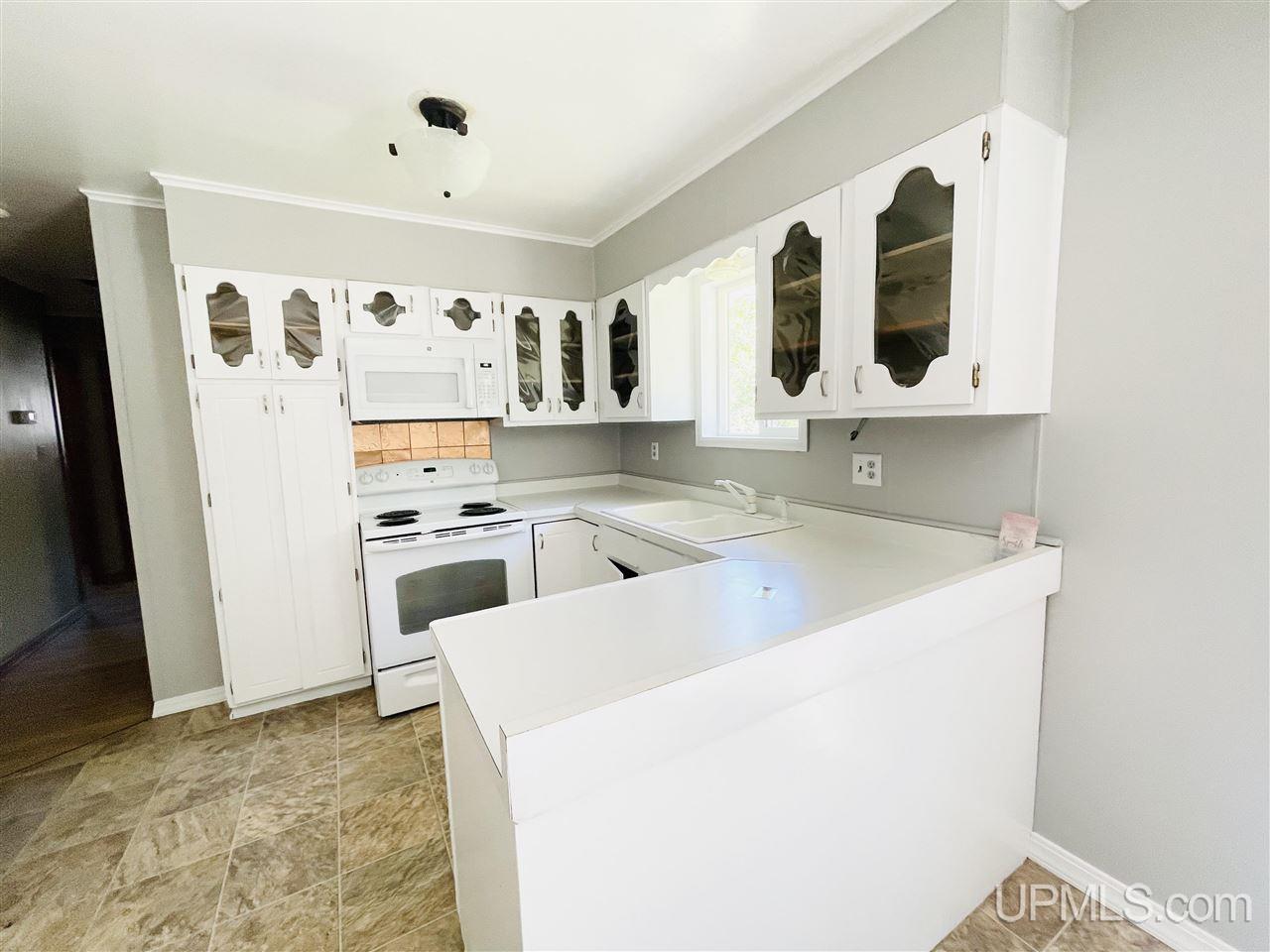 4749 17th Road Escanaba, MI 49829 - Photo 4 of 20
