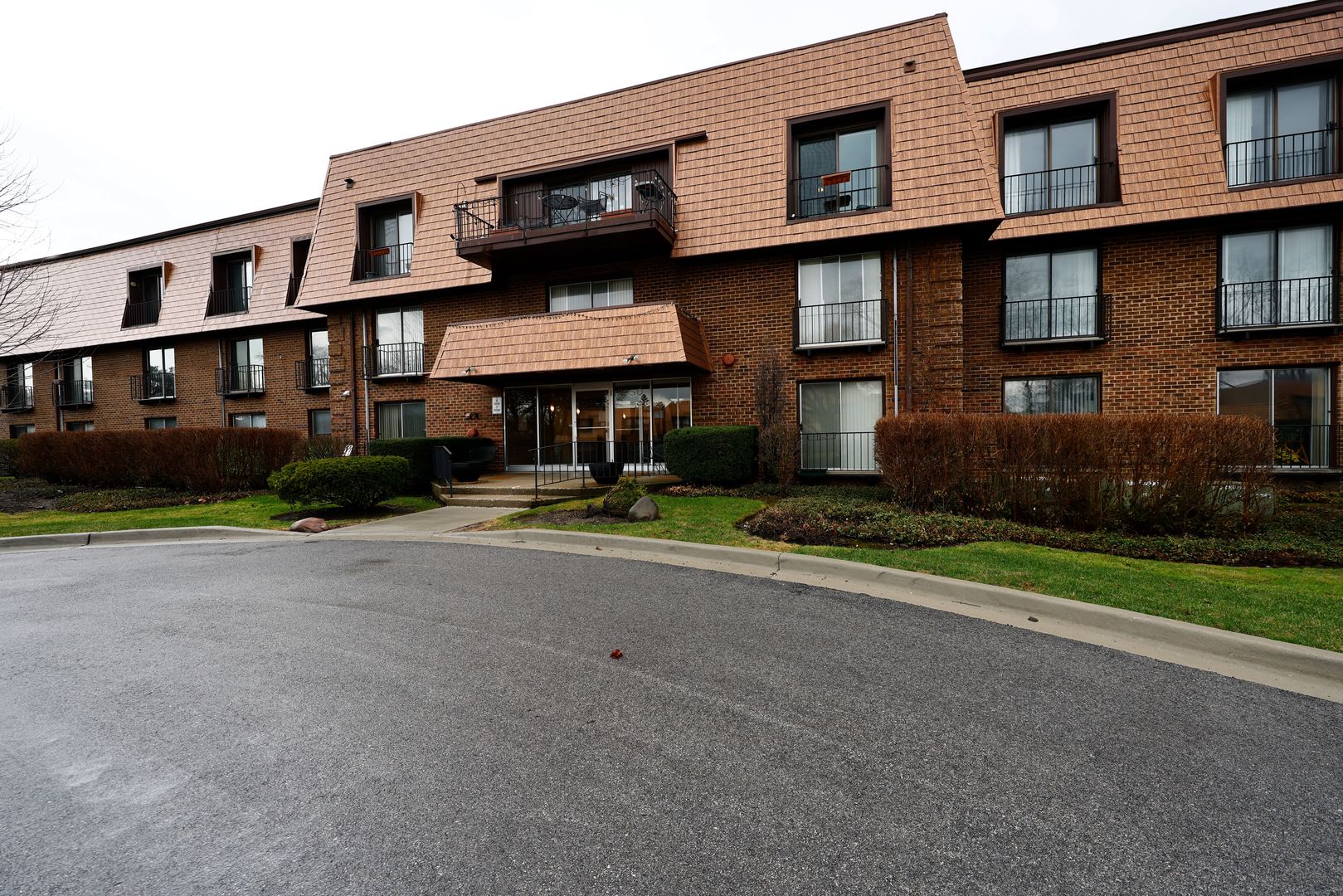 3950 Dundee Road, Unit 302 Northbrook, IL 60062 - Photo 1 of 13
