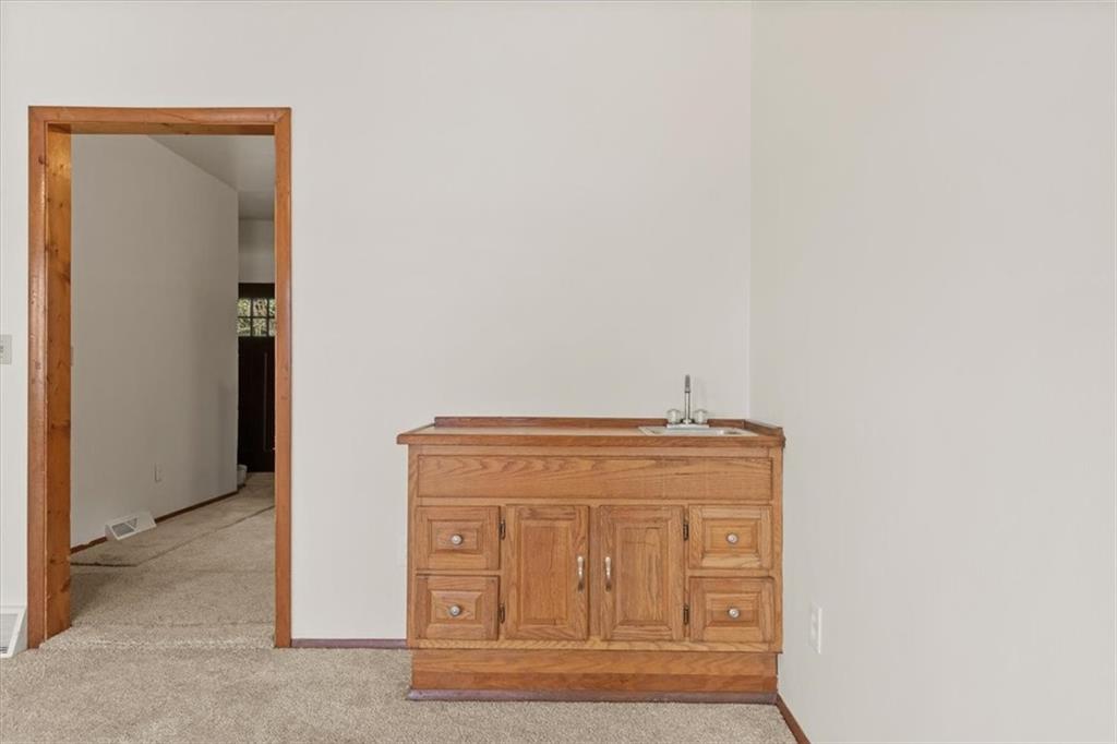 852 Windom Street Pittsburgh, PA 15203 - Photo 14 of 44 a view of cabinet