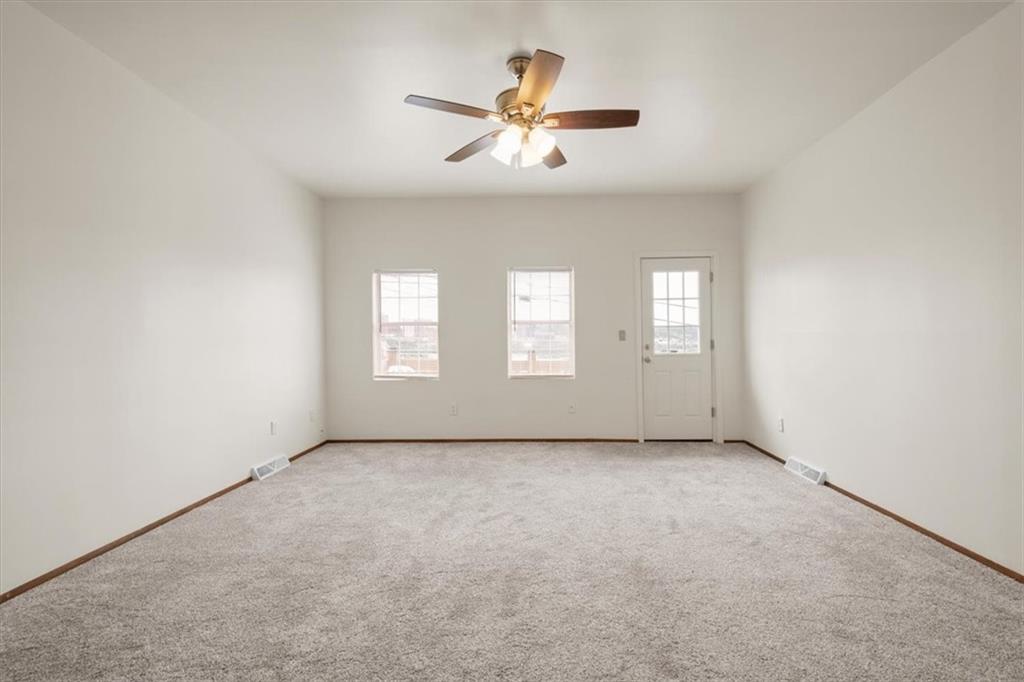 852 Windom Street Pittsburgh, PA 15203 - Photo 15 of 44 an empty room that has a window