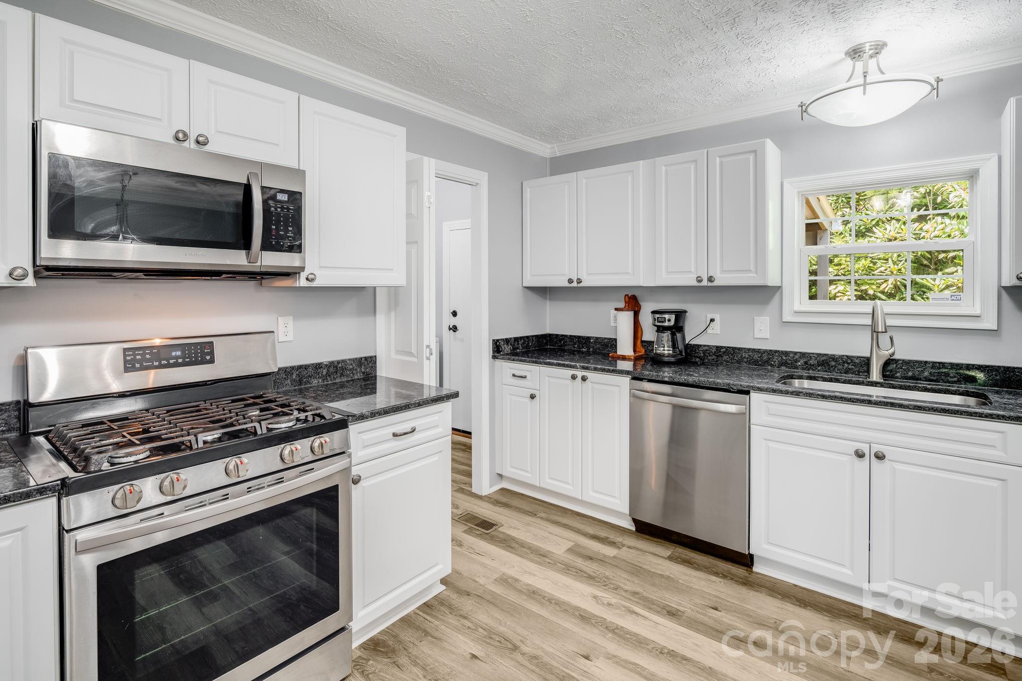 112 Reeves Road Leicester, NC 28748 - Photo 8 of 21