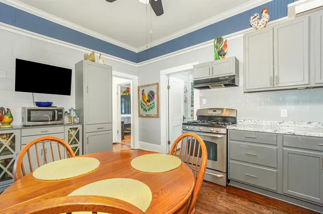 $355,000 | 254 East Houston Street, Van Alstyne, TX 75495