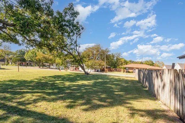 $355,000 | 254 East Houston Street, Van Alstyne, TX 75495