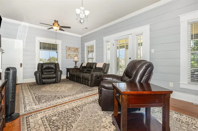 $355,000 | 254 East Houston Street, Van Alstyne, TX 75495