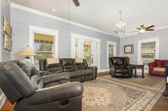 $355,000 | 254 East Houston Street, Van Alstyne, TX 75495