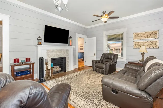 $355,000 | 254 East Houston Street, Van Alstyne, TX 75495