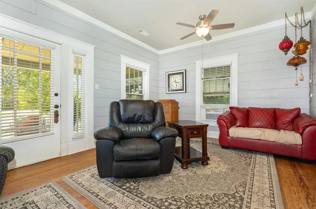 $355,000 | 254 East Houston Street, Van Alstyne, TX 75495