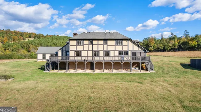 a view of a house with yard and sitting area