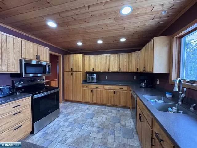 $789,500 | 9063 East Wa-kem-up Village Road, Cook, MN 55723