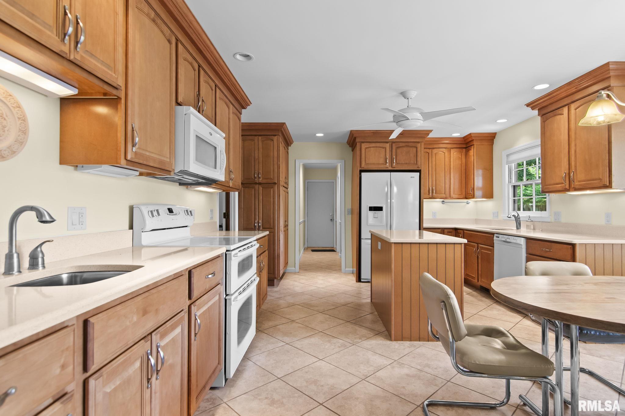 91 Pinehurst Drive Springfield, IL 62704 - Photo 10 of 46