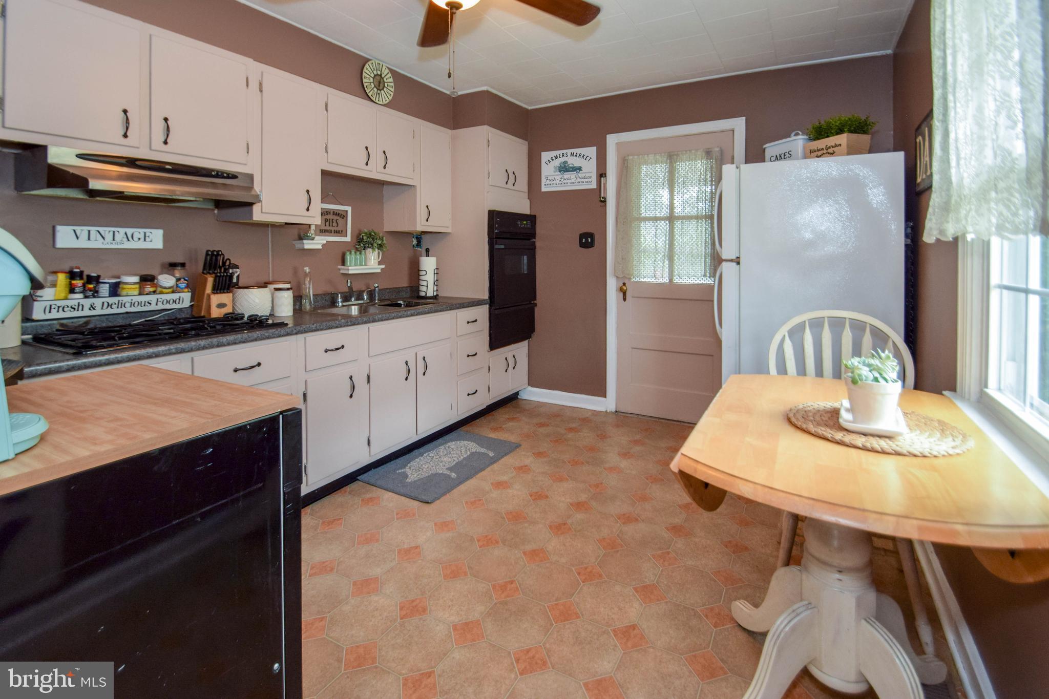 943 Woodlynn Road Essex, MD 21221 - Photo 13 of 40 Gallery Image 13