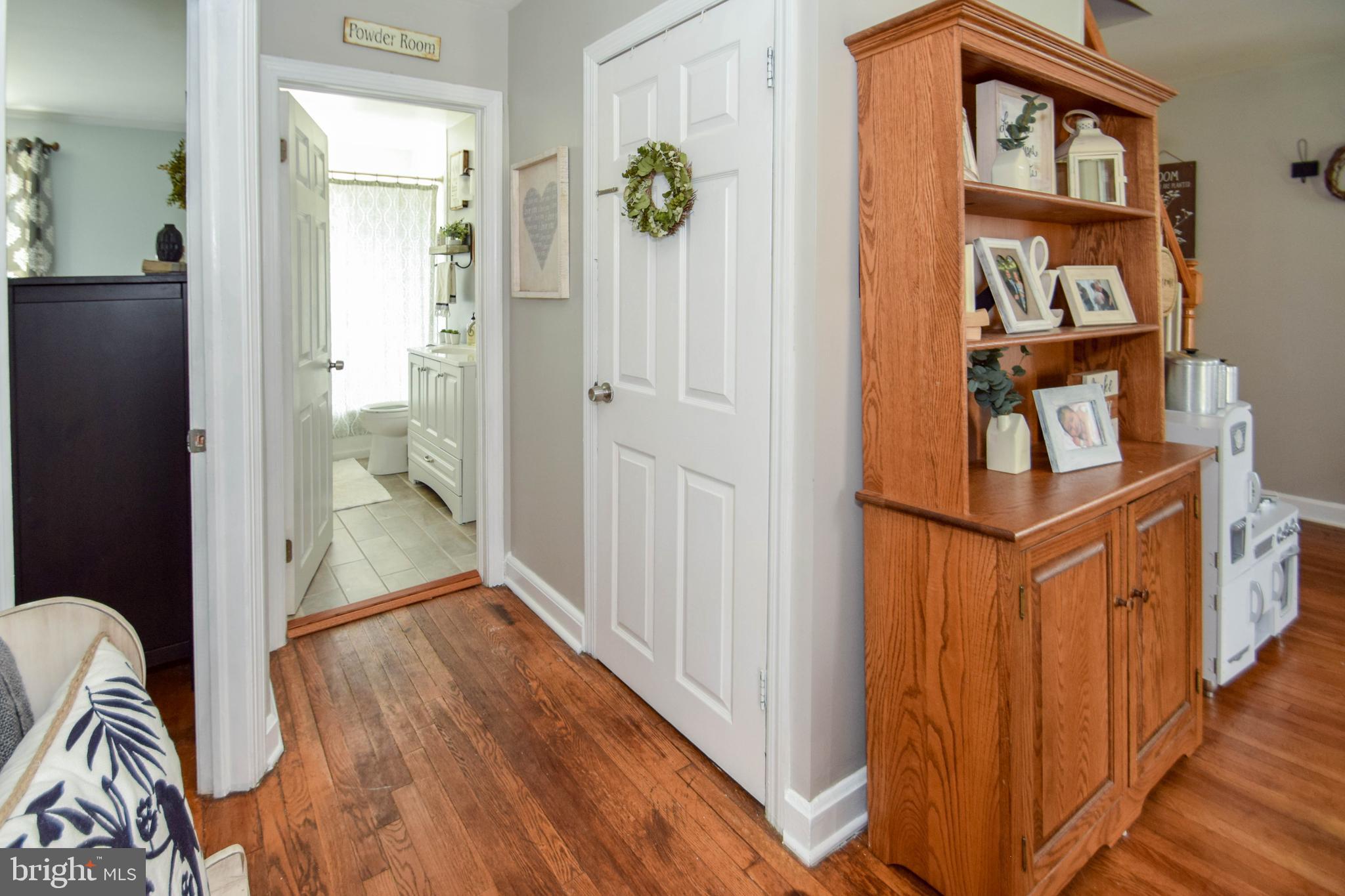 943 Woodlynn Road Essex, MD 21221 - Photo 8 of 40 Gallery Image 8