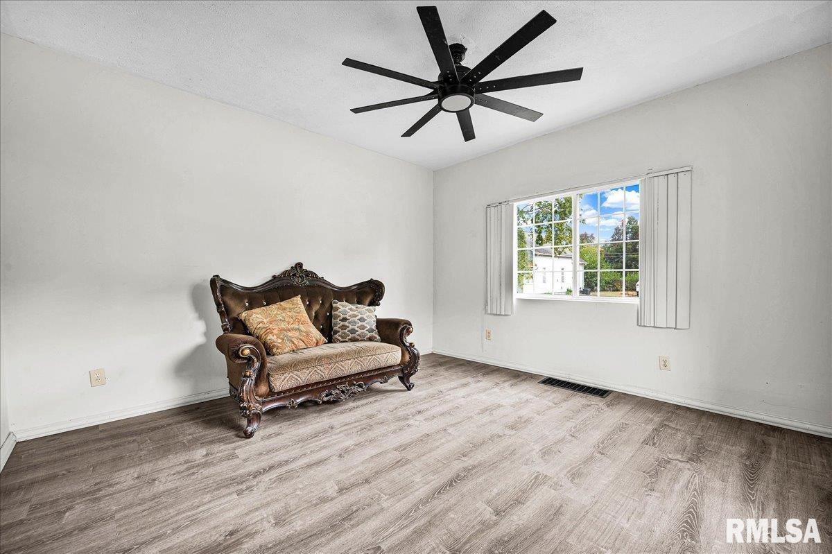 1016 Caroline Street Pekin, IL 61554 - Photo 5 of 15