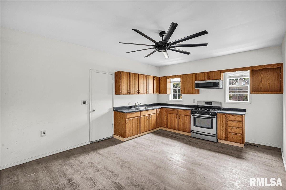 1016 Caroline Street Pekin, IL 61554 - Photo 6 of 15