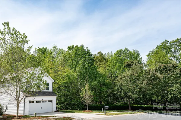 $439,900 | 2025 Woodshorn Drive, Matthews, NC 28104