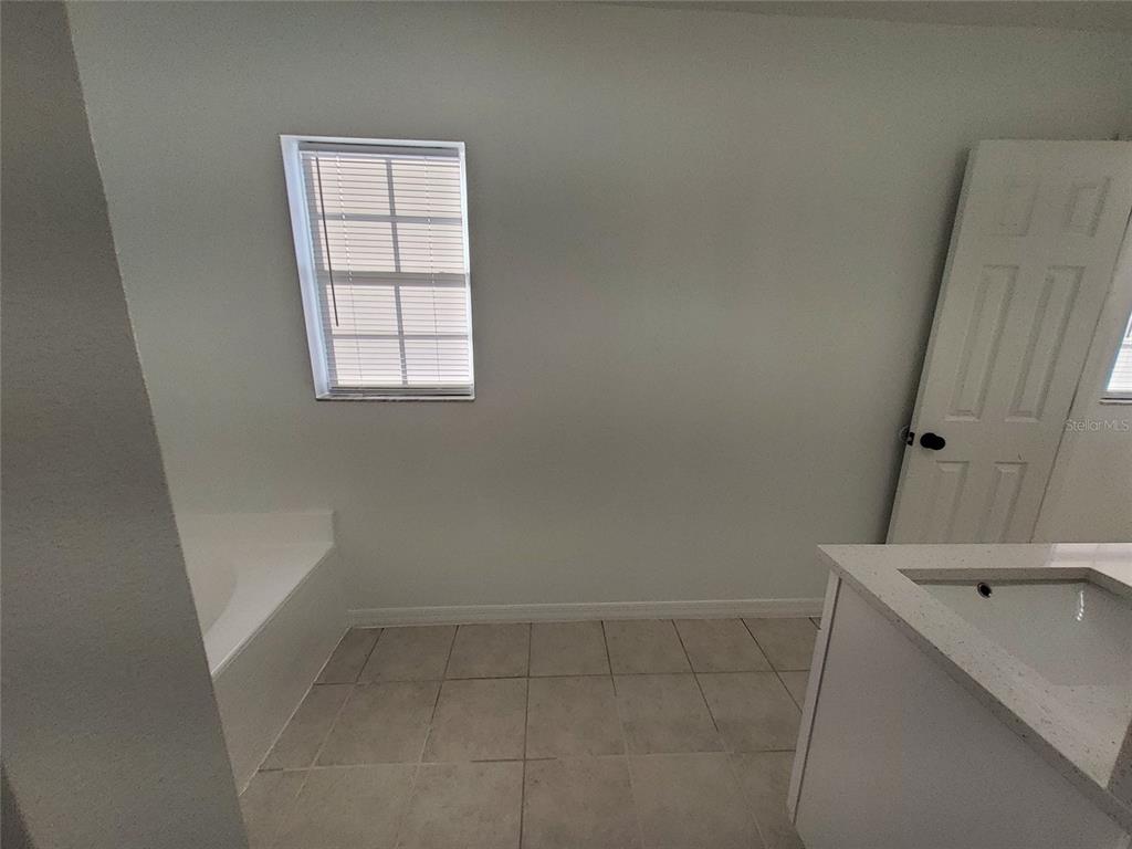 509 Ridges Drive Dundee, FL 33838 - Photo 18 of 33 an empty room with a window