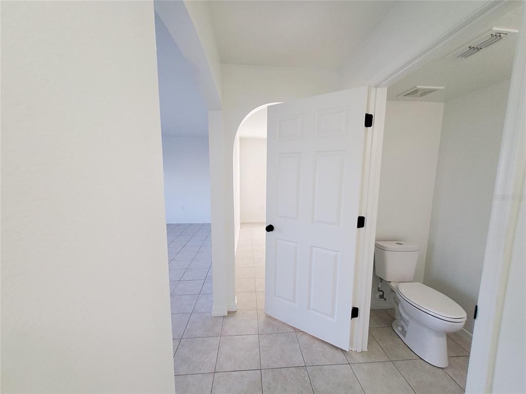 509 Ridges Drive Dundee, FL 33838 - Photo 10 of 33 a bathroom with a toilet