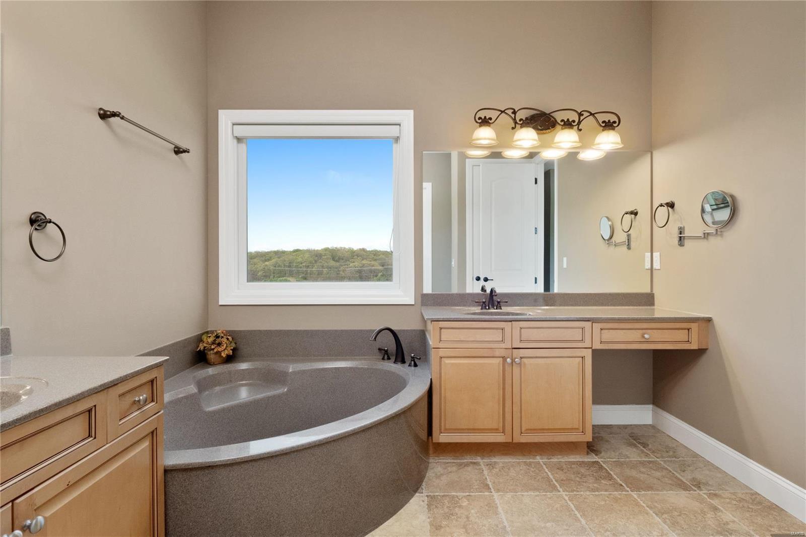 1095 Bridleridge Crossing Spur High Ridge, MO 63049 - Photo 20 of 40 Gallery Image 20
