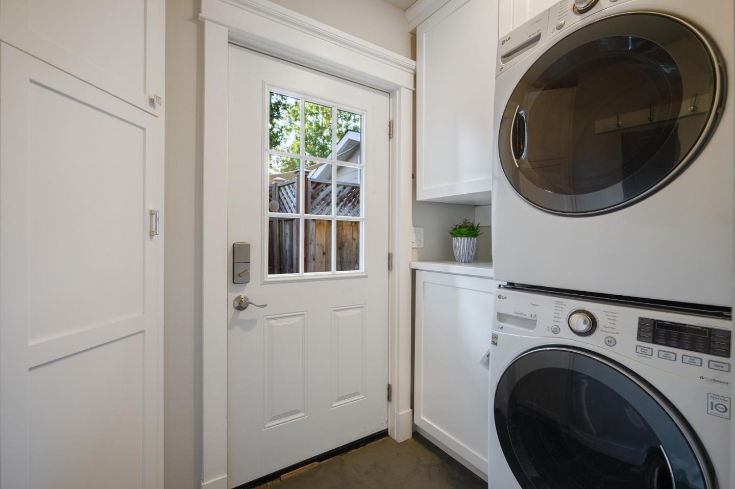 910 Sunset Drive San Carlos, CA 94070 - Photo 31 of 62 a utility room with dryer and washer