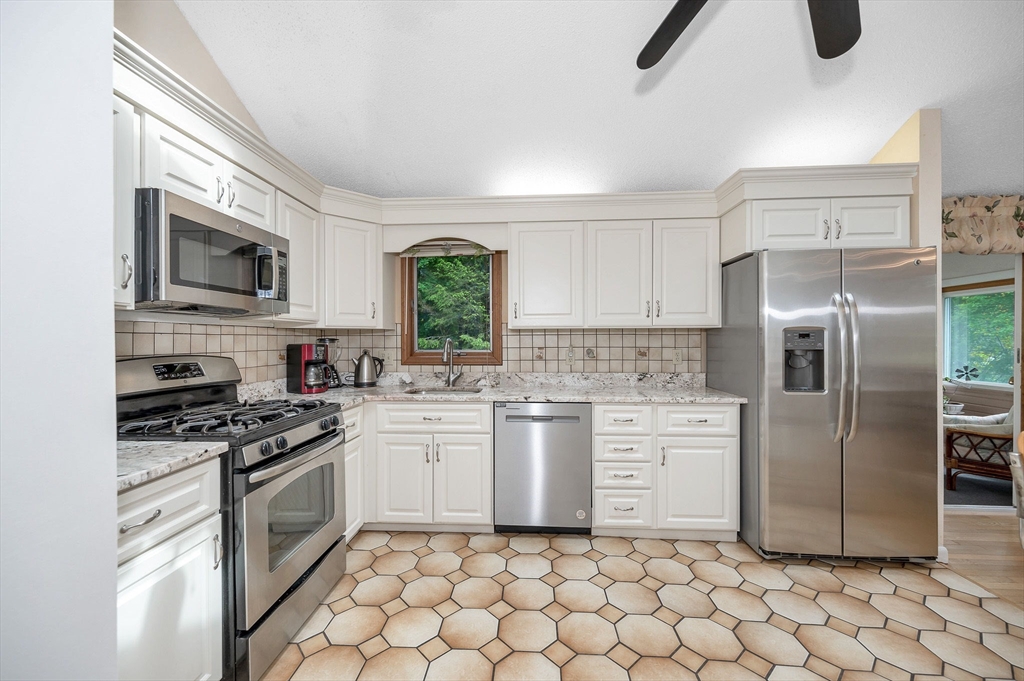 10 Northgate Road Tewksbury, MA 01876 - Photo 11 of 41