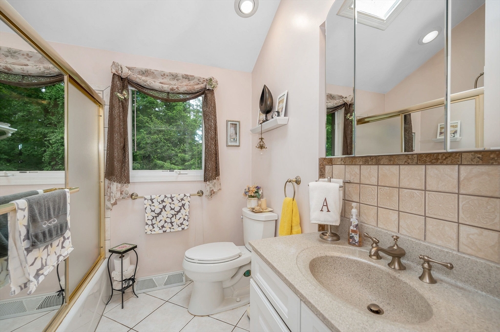 10 Northgate Road Tewksbury, MA 01876 - Photo 16 of 41