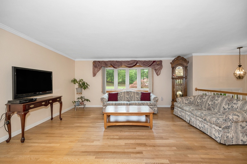 10 Northgate Road Tewksbury, MA 01876 - Photo 2 of 41