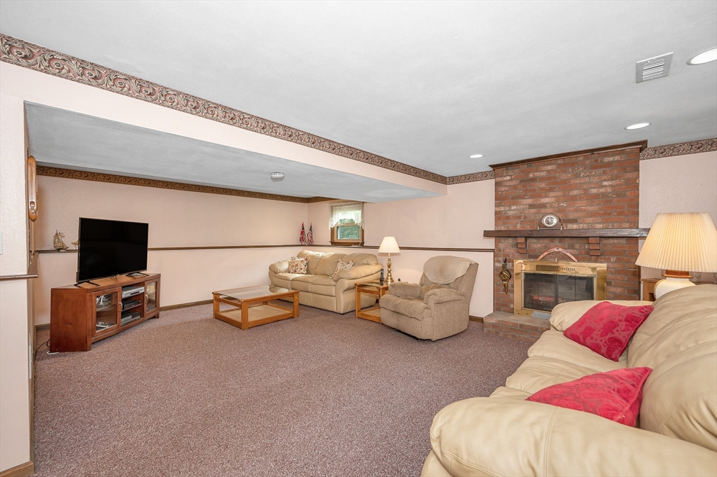 10 Northgate Road Tewksbury, MA 01876 - Photo 25 of 41