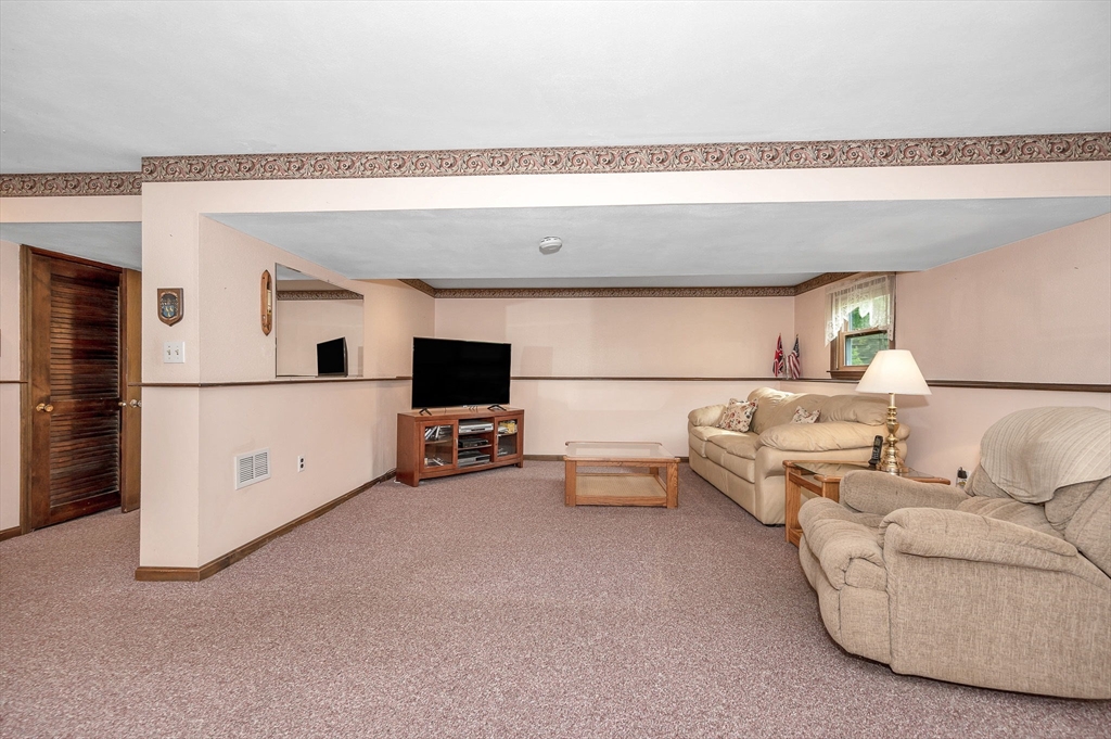 10 Northgate Road Tewksbury, MA 01876 - Photo 26 of 41