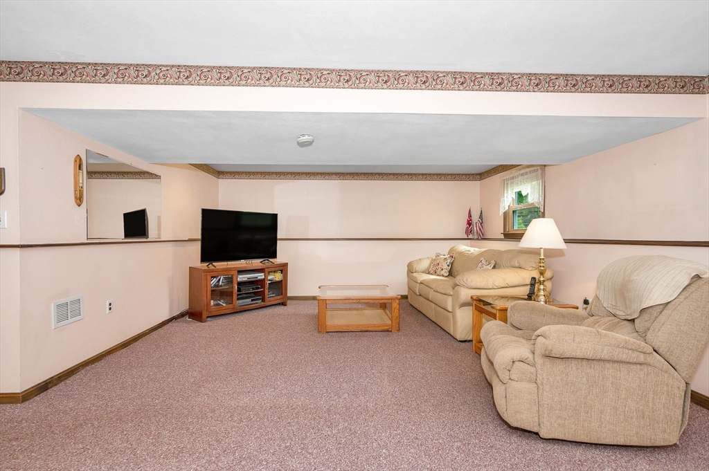 10 Northgate Road Tewksbury, MA 01876 - Photo 27 of 41