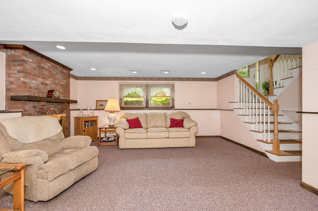 10 Northgate Road Tewksbury, MA 01876 - Photo 28 of 41