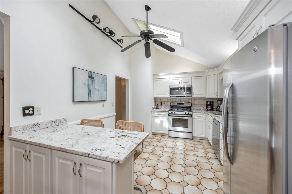 10 Northgate Road Tewksbury, MA 01876 - Photo 7 of 41