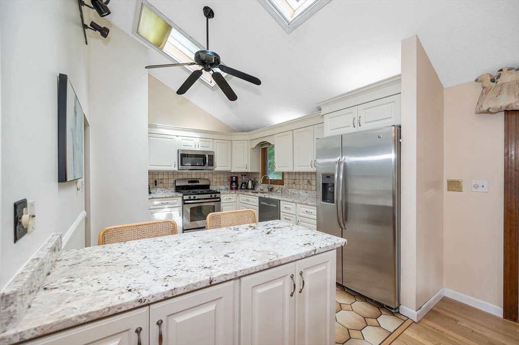 10 Northgate Road Tewksbury, MA 01876 - Photo 9 of 41