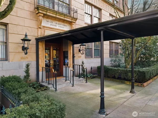 $1,250,000 | 1223 Spring Street, Unit 300, Seattle, WA 98104