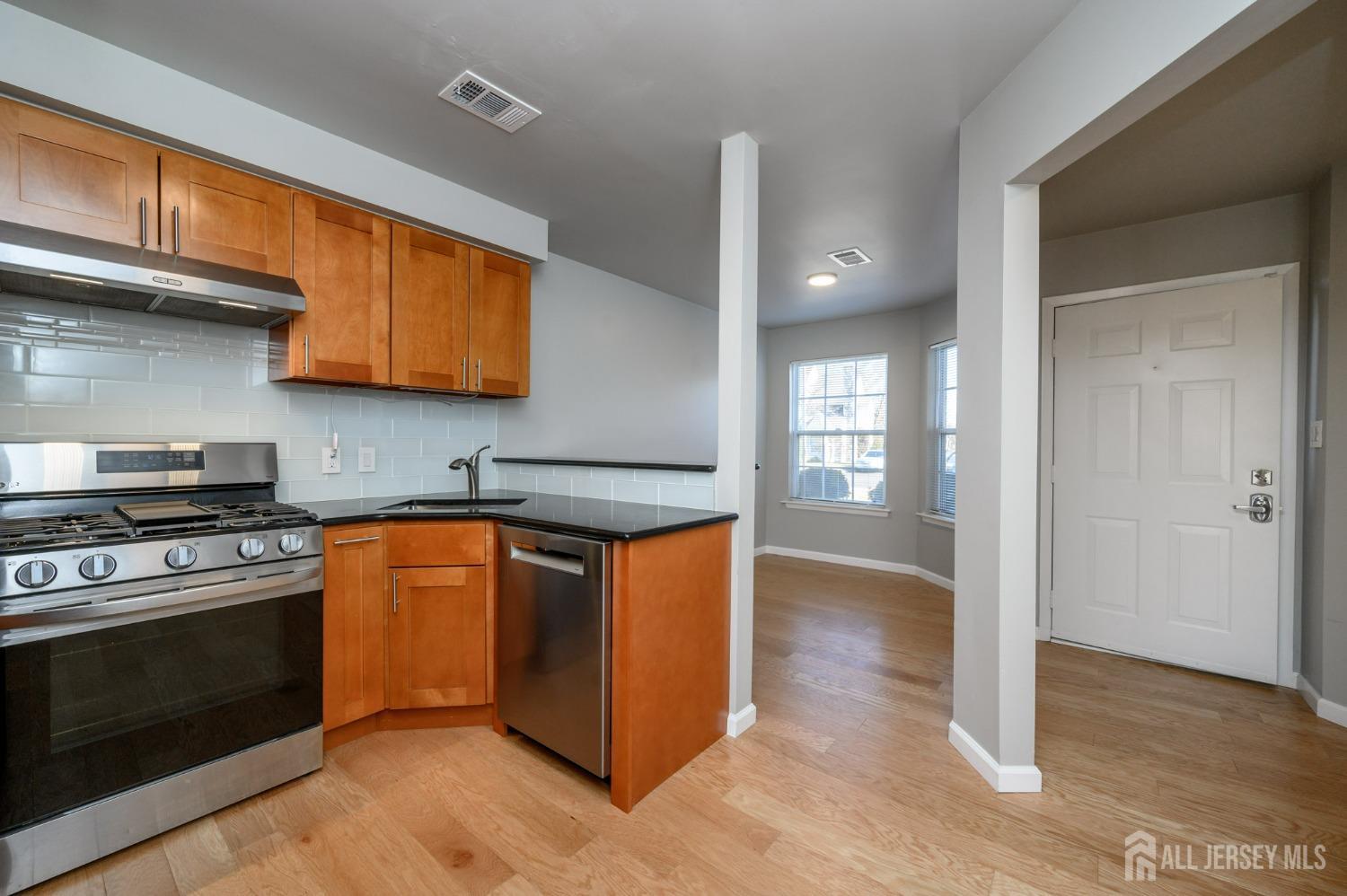 131 Nebula Road Piscataway, NJ 08854 - Photo 6 of 36 Gallery Image 6