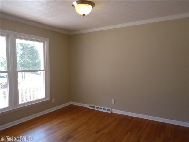 2335 Amelia Road Pfafftown, NC 27040 - Photo 3 of 16 Living Room.