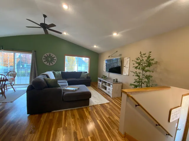 $430,000 | 2088 Eastway Avenue, Shakopee, MN 55379