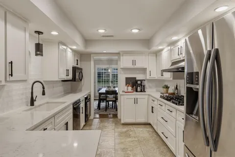 $929,900 | 9510 Hill View Drive, Dallas, TX 75231