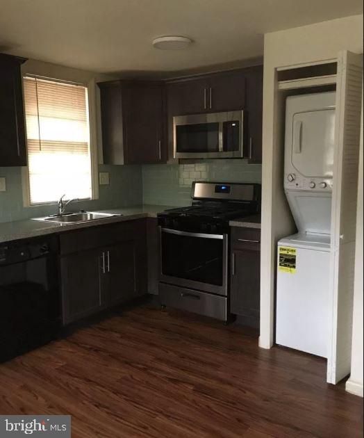 20 B St Albans Avenue Newtown Square, PA 19073 - Photo 7 of 13 a kitchen with a sink and a stove