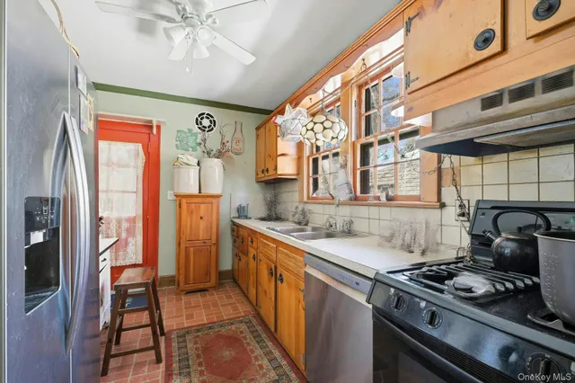 $525,000 | 22 West 12th Street, Huntington Station, NY 11746