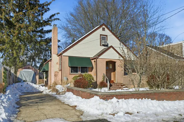 $525,000 | 22 West 12th Street, Huntington Station, NY 11746