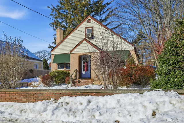 $525,000 | 22 West 12th Street, Huntington Station, NY 11746