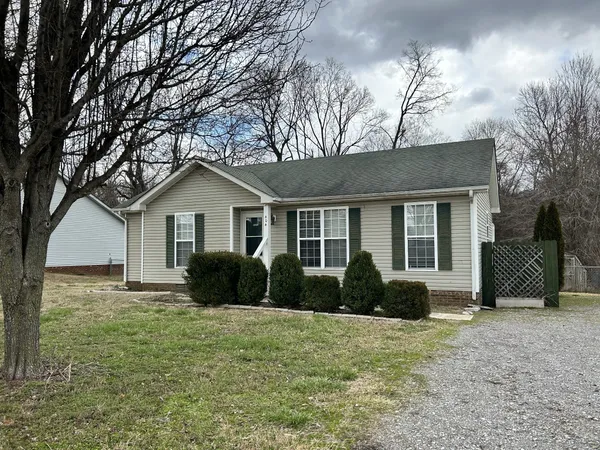 $1,275 | 404 Sideline Drive, Oak Grove, KY 42262