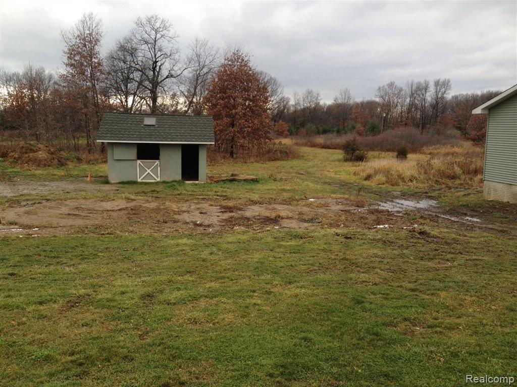 10109 Green Road Fenton, MI 48430 - Photo 21 of 22 backyard