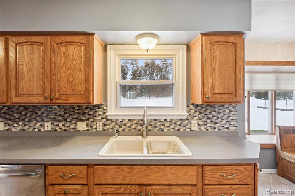 10833 Hibner Road Hartland, MI 48353 - Photo 14 of 47
