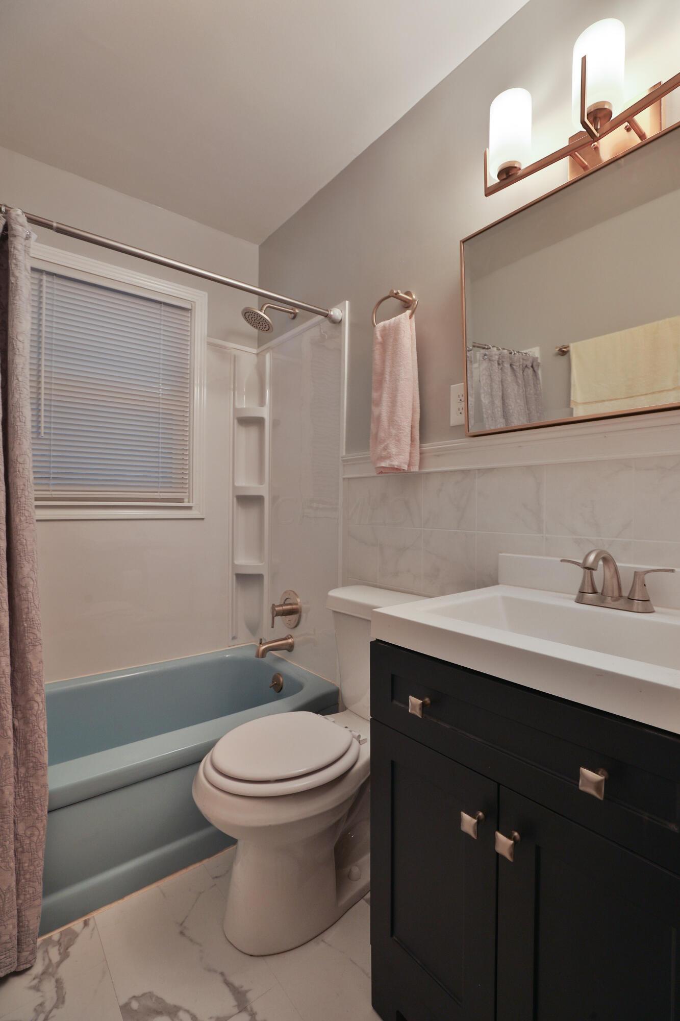 645 Morse Road Columbus, OH 43214 - Photo 20 of 41 Full Bath