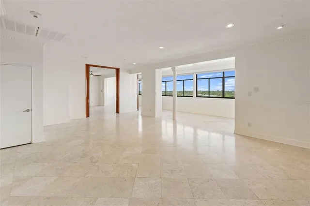 $2,900 | 2109 Bayshore Boulevard, Unit 1006, Tampa, FL 33606