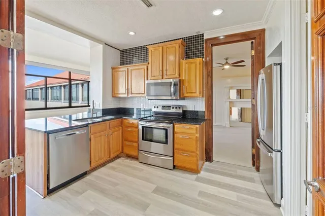 $2,900 | 2109 Bayshore Boulevard, Unit 1006, Tampa, FL 33606